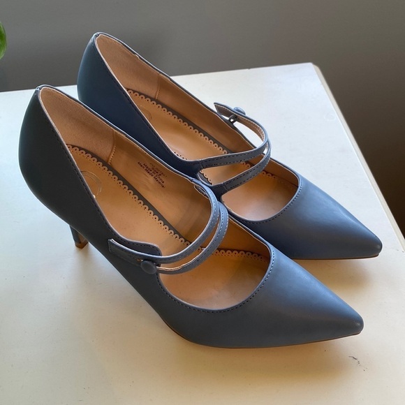 JOURNEE Sidney Pointed Mary Jane Pump heels, blue, size 8 - Picture 1 of 7